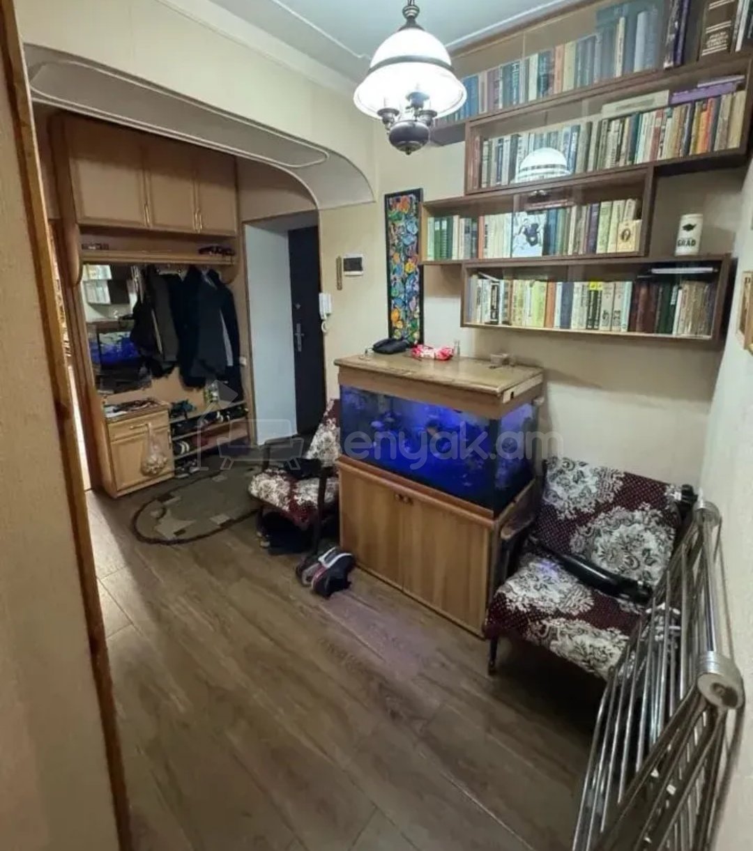 4 Սենյականոց Բնակարան Քարե Շենքում, 99քմ, 1/5 հարկ, Նորմալ Վիճակում