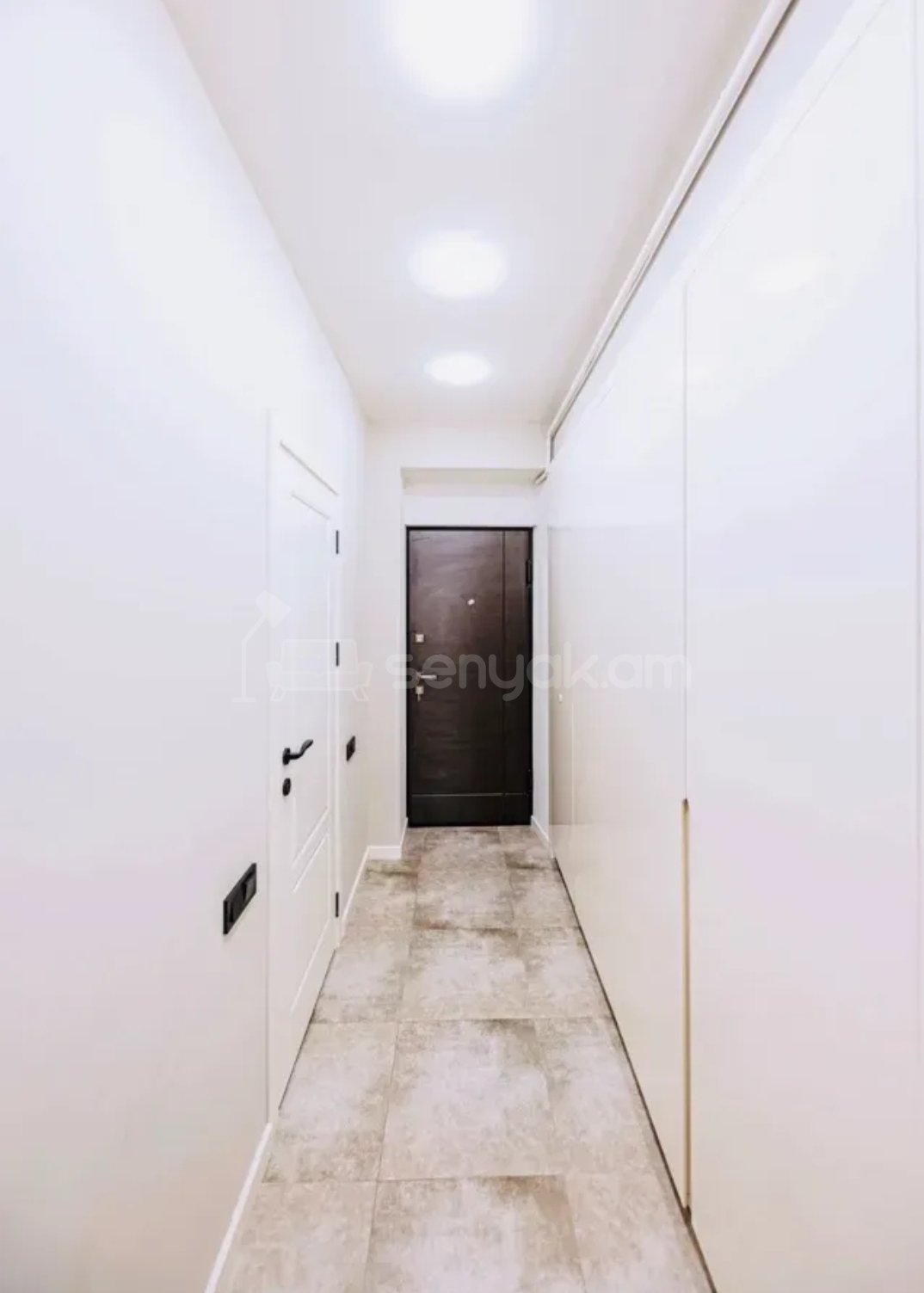 2 Սենյականոց Բնակարան Քարե Շենքում, 50քմ, 4/5 հարկ, Դիզայներական Վերանորոգված