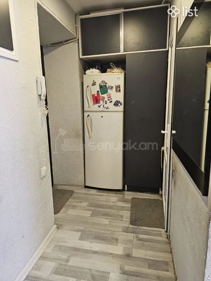 1 Սենյականոց Բնակարան Քարե Շենքում, 32քմ, 3/5 հարկ, Կապիտալ Վերանորոգված