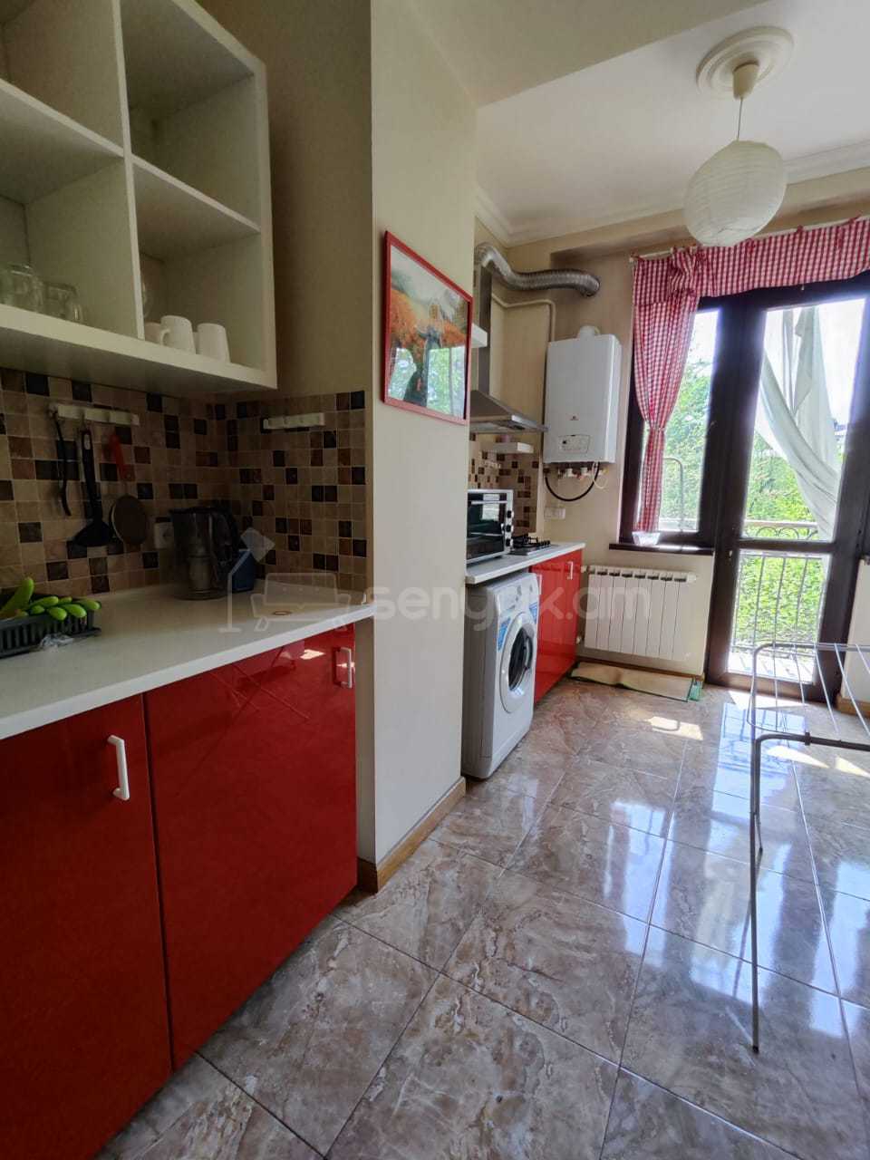 3 Սենյականոց Բնակարան Քարե Շենքում, 80քմ, 3/6 հարկ, Կապիտալ Վերանորոգված, Կահավորված