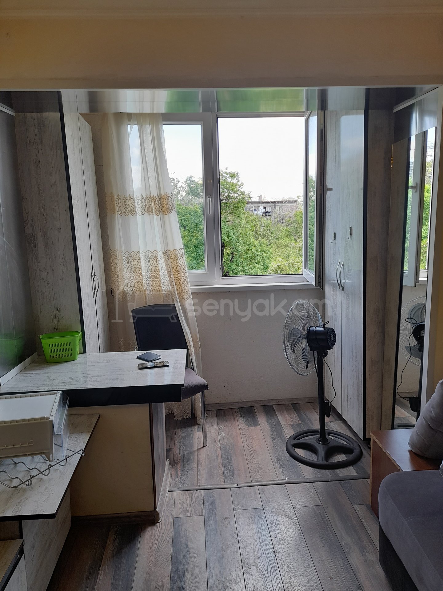 1 Սենյականոց Բնակարան Քարե Շենքում, 22քմ, 3/3 հարկ, Կոսմետիկ Վերանորոգված, Կահավորված, Արևկող