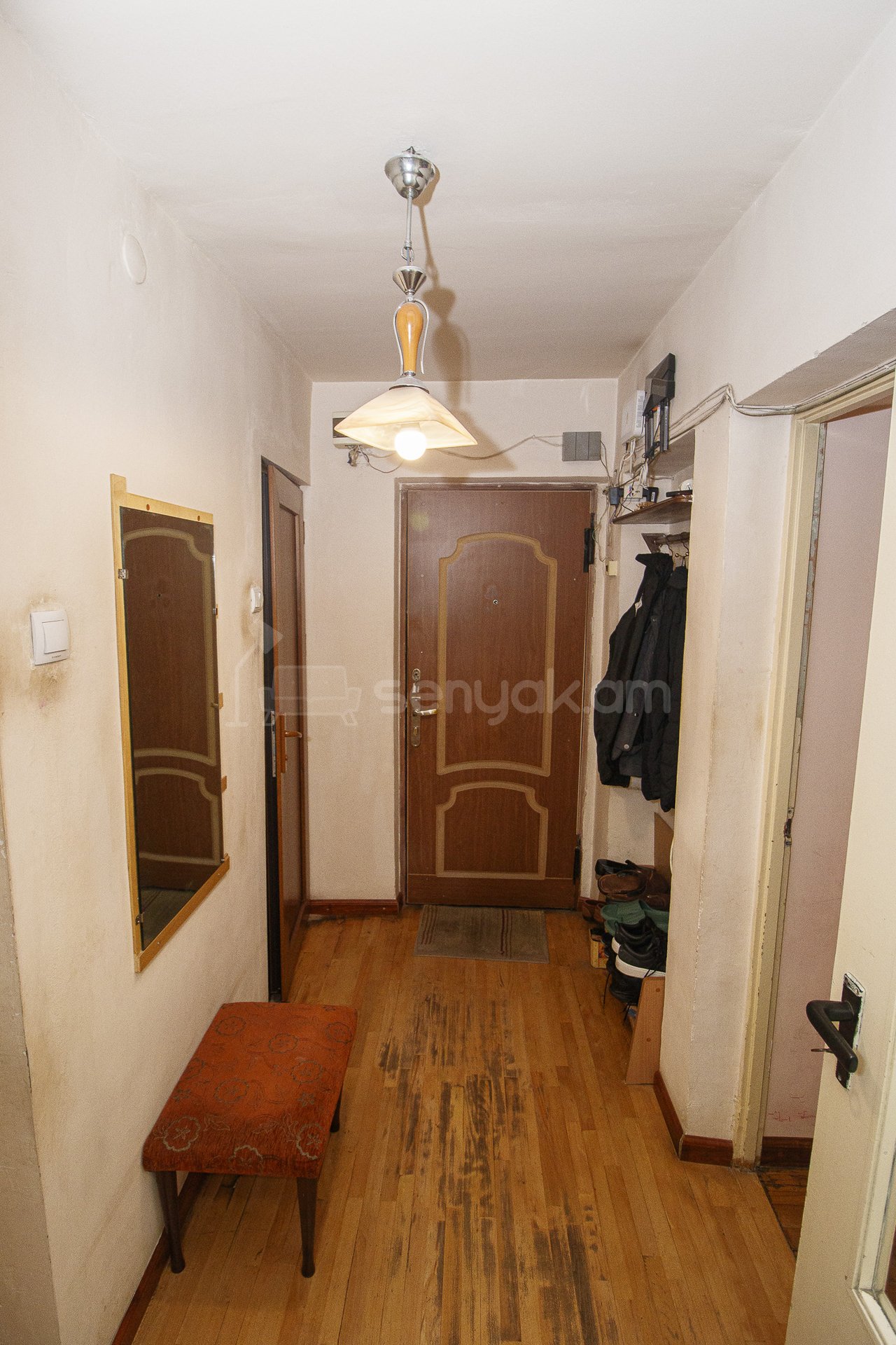 3 Սենյականոց Բնակարան Քարե Շենքում, 105քմ, 2/5 հարկ, Պետական Վիճակում