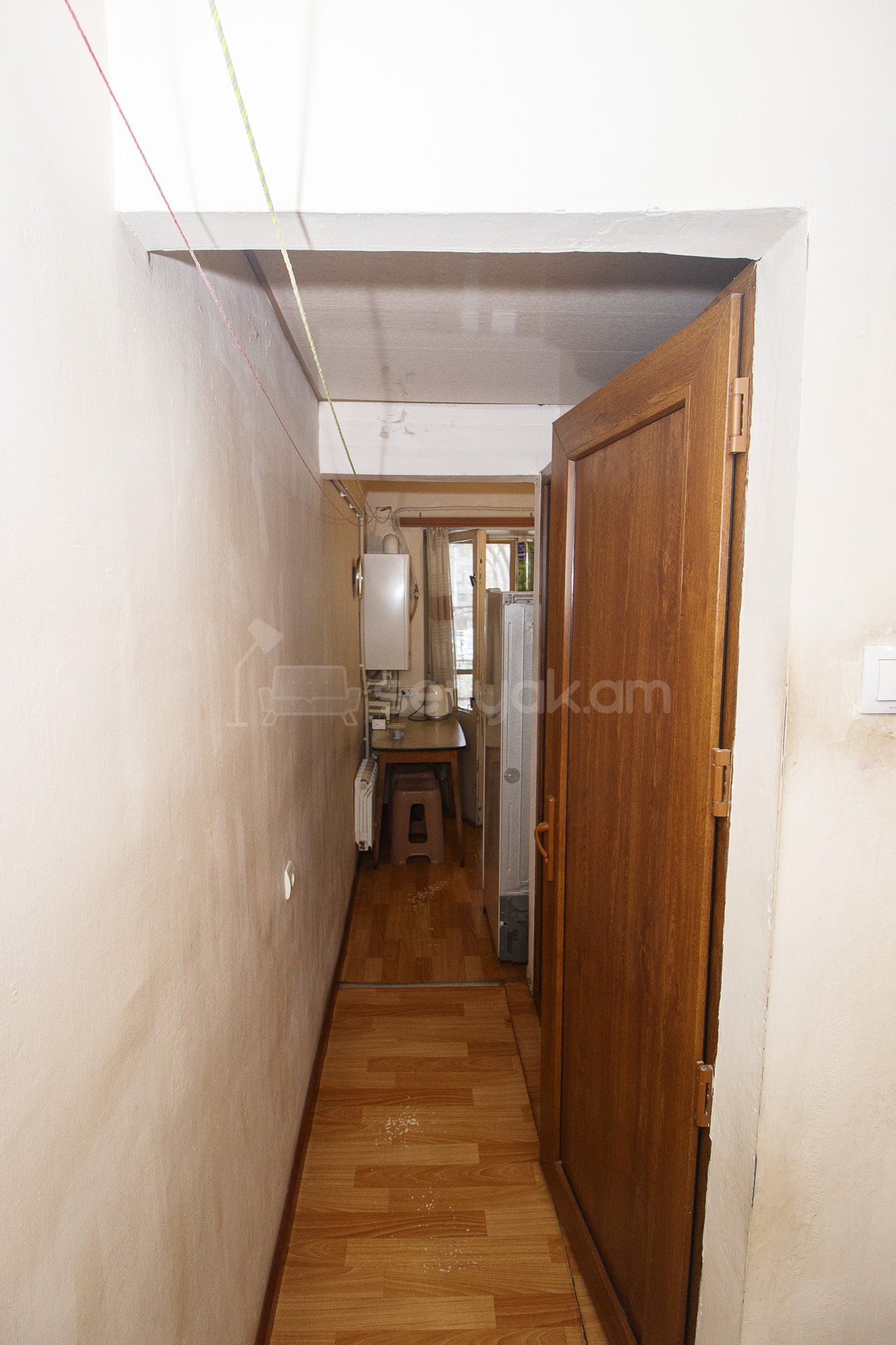 3 Սենյականոց Բնակարան Քարե Շենքում, 105քմ, 2/5 հարկ, Պետական Վիճակում