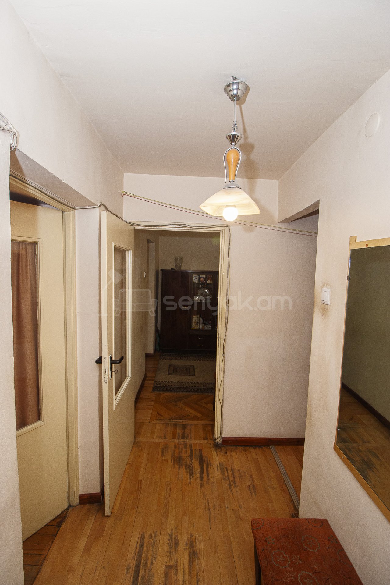 3 Սենյականոց Բնակարան Քարե Շենքում, 105քմ, 2/5 հարկ, Պետական Վիճակում