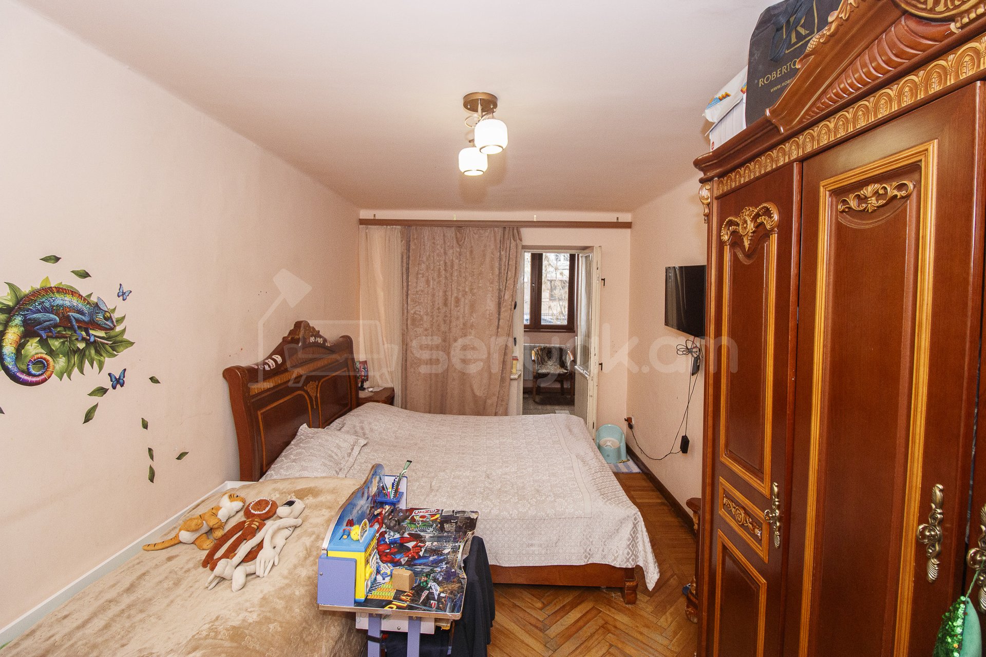 3 Սենյականոց Բնակարան Քարե Շենքում, 105քմ, 2/5 հարկ, Պետական Վիճակում