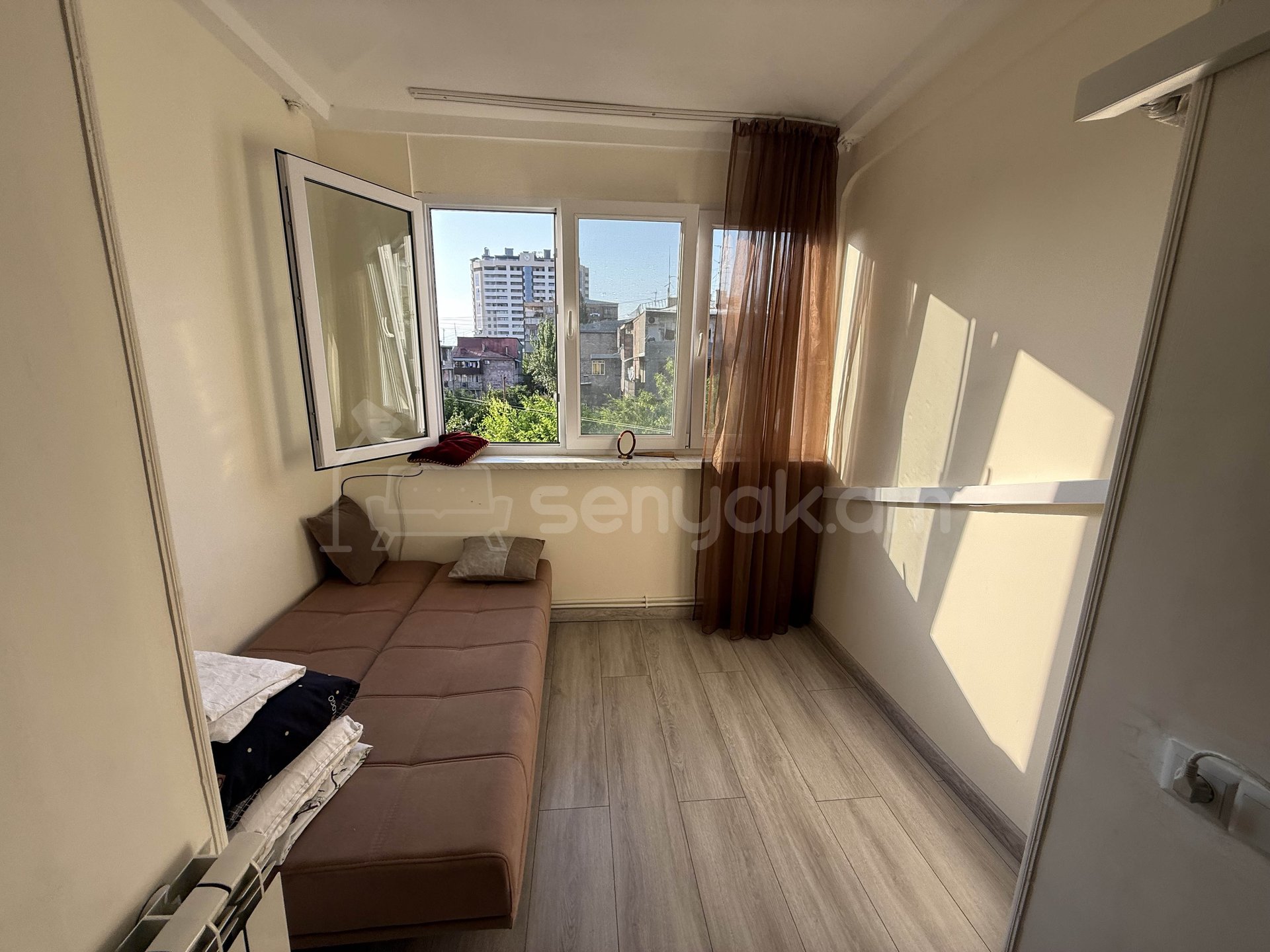 2 Սենյականոց Բնակարան Քարե Շենքում, 60քմ, 4/5 հարկ, Կապիտալ Վերանորոգված