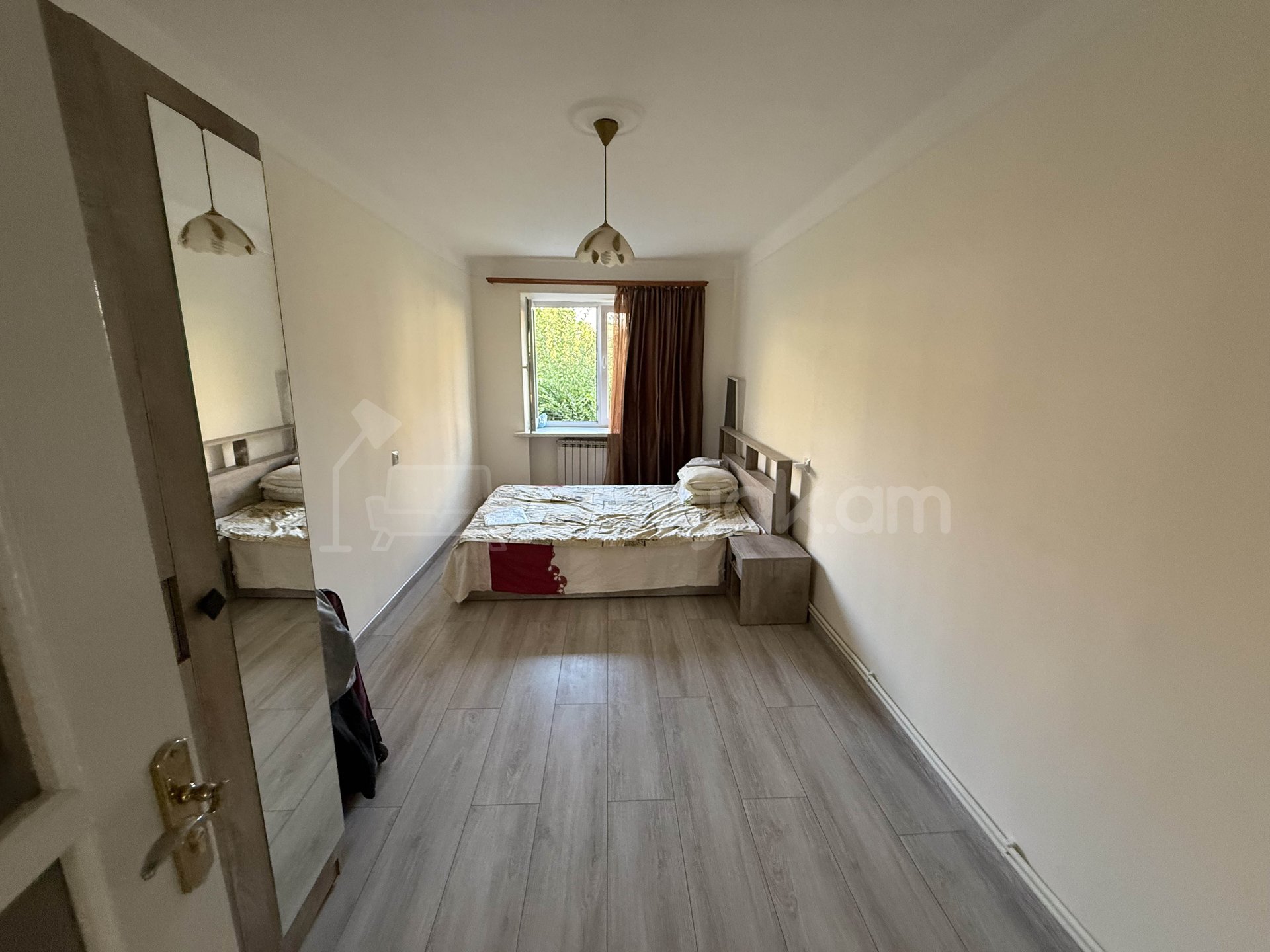 2 Սենյականոց Բնակարան Քարե Շենքում, 60քմ, 4/5 հարկ, Կապիտալ Վերանորոգված