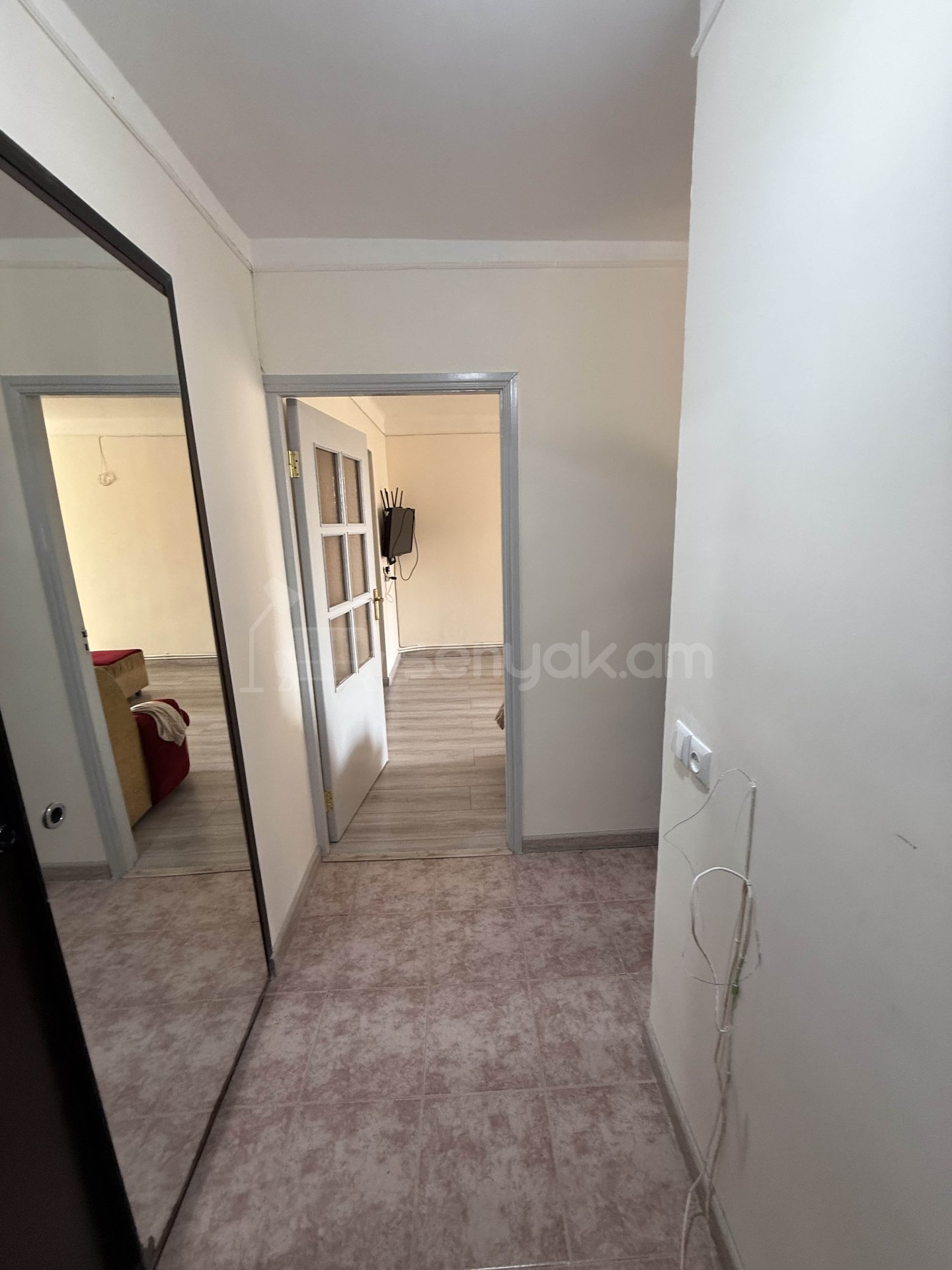 2 Սենյականոց Բնակարան Քարե Շենքում, 60քմ, 4/5 հարկ, Կապիտալ Վերանորոգված