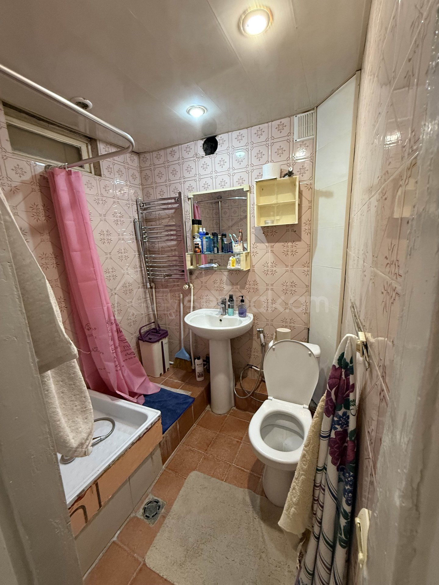 2 Սենյականոց Բնակարան Քարե Շենքում, 60քմ, 4/5 հարկ, Կապիտալ Վերանորոգված