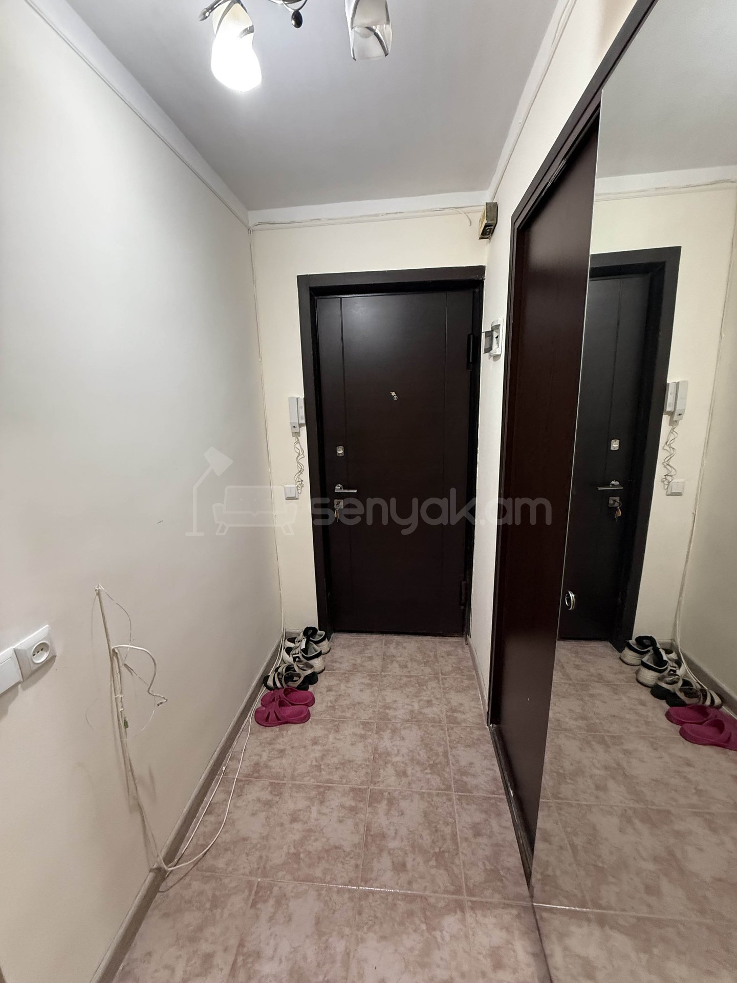 2 Սենյականոց Բնակարան Քարե Շենքում, 60քմ, 4/5 հարկ, Կապիտալ Վերանորոգված