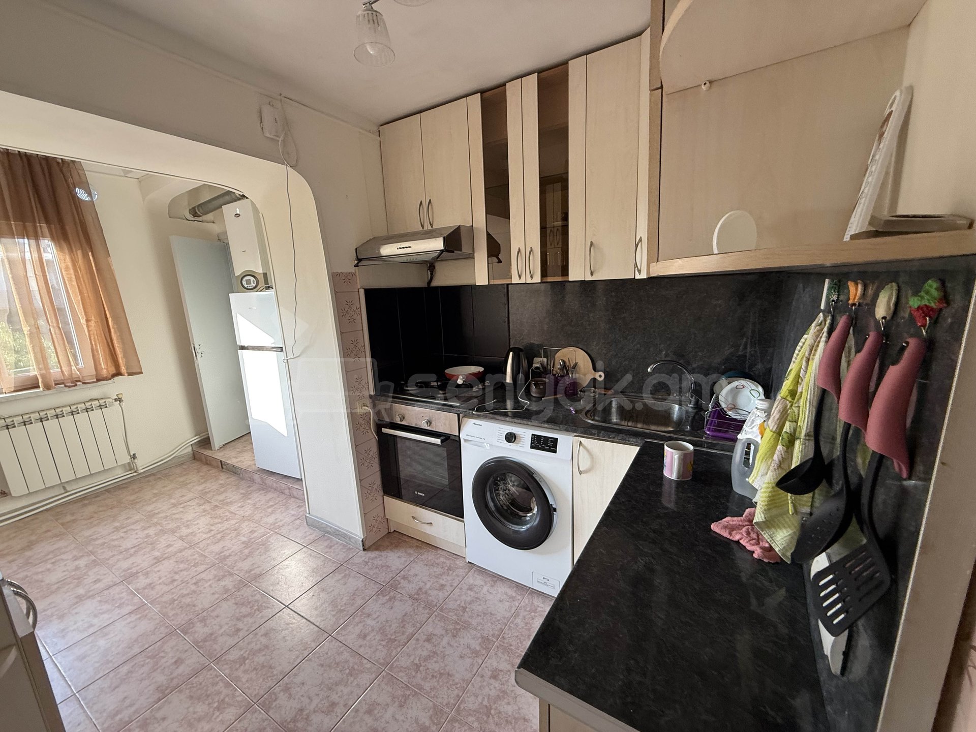 2 Սենյականոց Բնակարան Քարե Շենքում, 60քմ, 4/5 հարկ, Կապիտալ Վերանորոգված