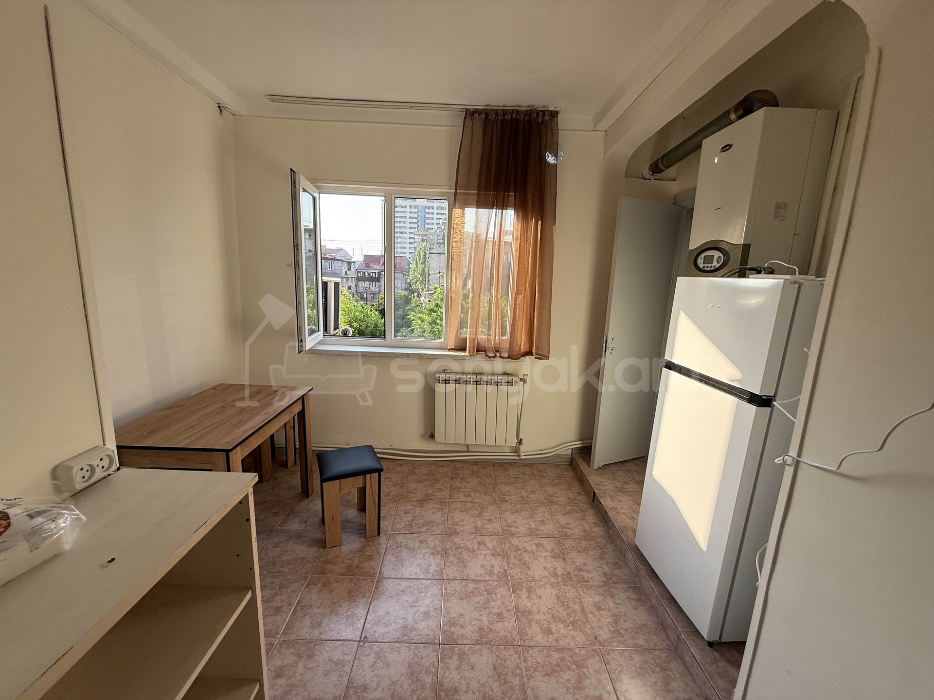 2 Սենյականոց Բնակարան Քարե Շենքում, 60քմ, 4/5 հարկ, Կապիտալ Վերանորոգված