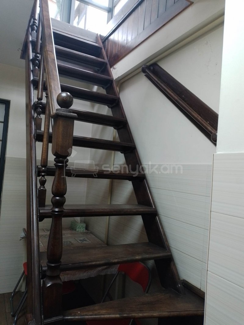 6 Սենյականոց Բնակարան Քարե Շենքում, 186քմ, 3/3 հարկ, Կոսմետիկ Վերանորոգված