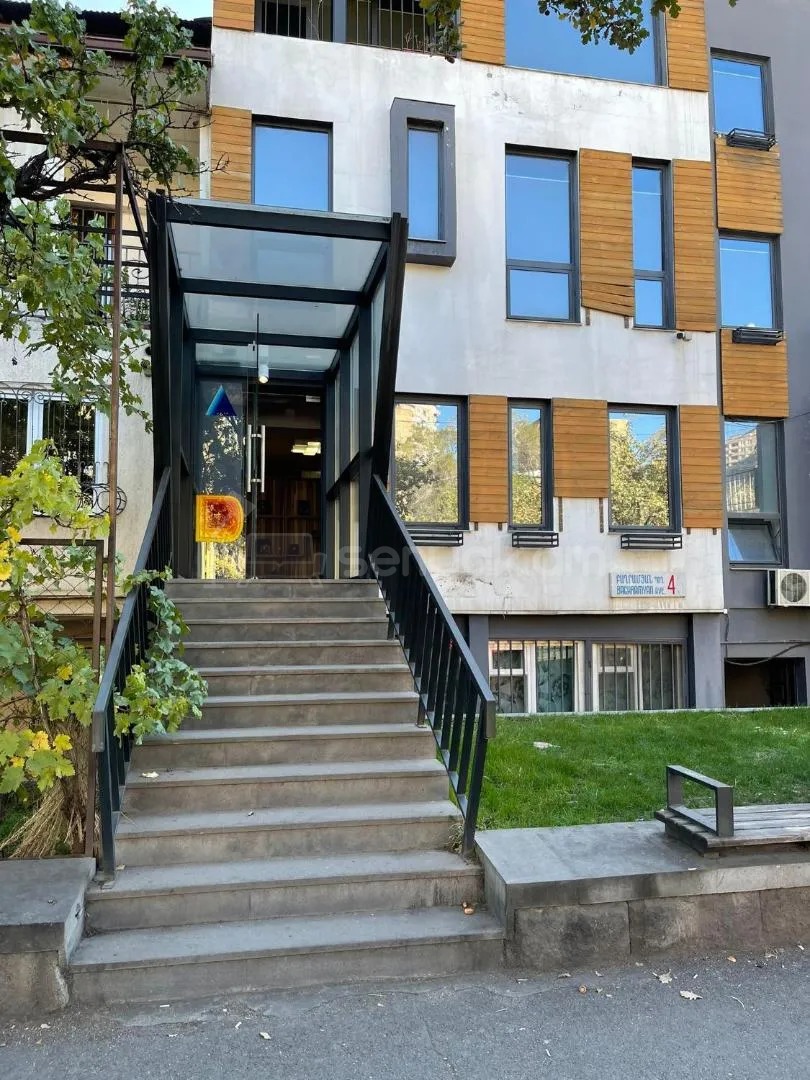 6 Սենյականոց Բնակարան Քարե Շենքում, 186քմ, 3/3 հարկ, Կոսմետիկ Վերանորոգված