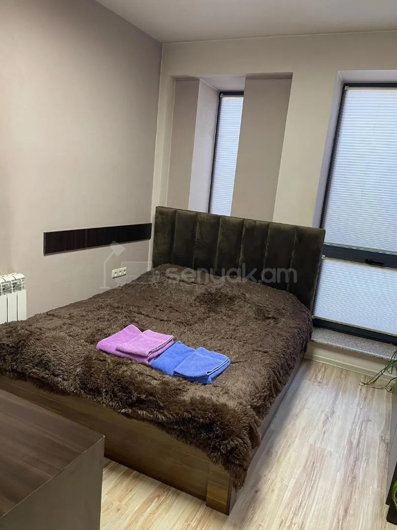 6 Սենյականոց Բնակարան Քարե Շենքում, 186քմ, 3/3 հարկ, Կոսմետիկ Վերանորոգված