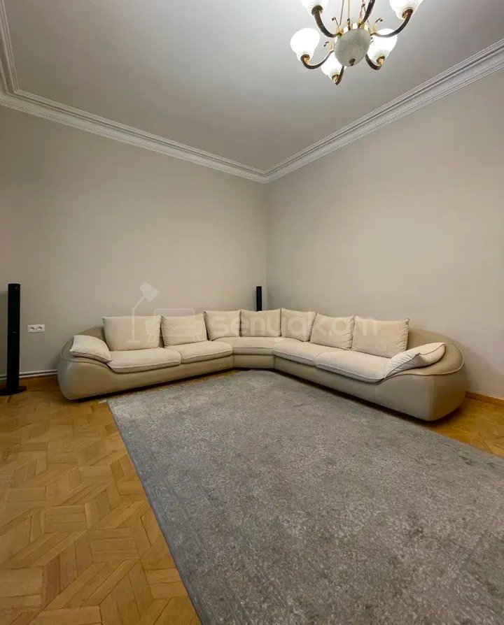 3 Սենյականոց Բնակարան Քարե Շենքում, 79քմ, 2/5 հարկ, Կապիտալ Վերանորոգված