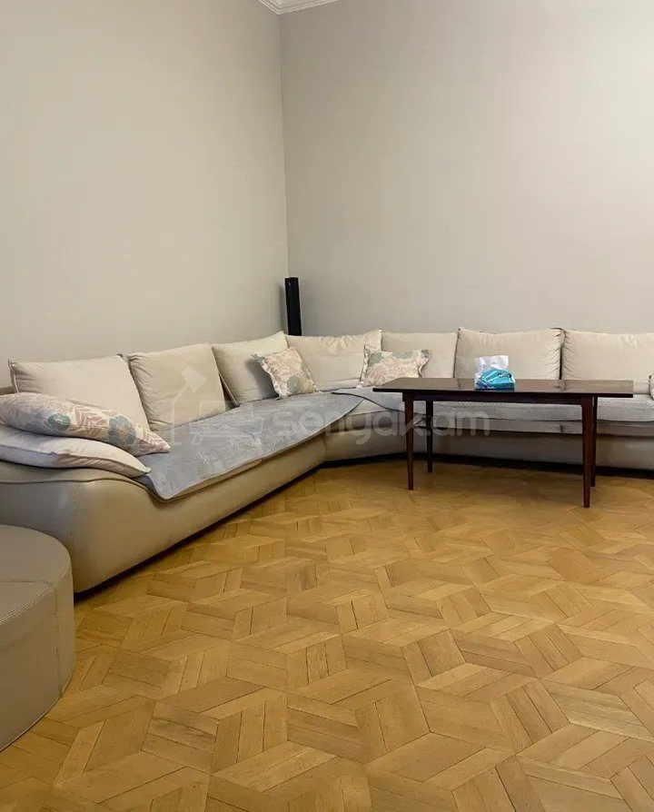 3 Սենյականոց Բնակարան Քարե Շենքում, 79քմ, 2/5 հարկ, Կապիտալ Վերանորոգված