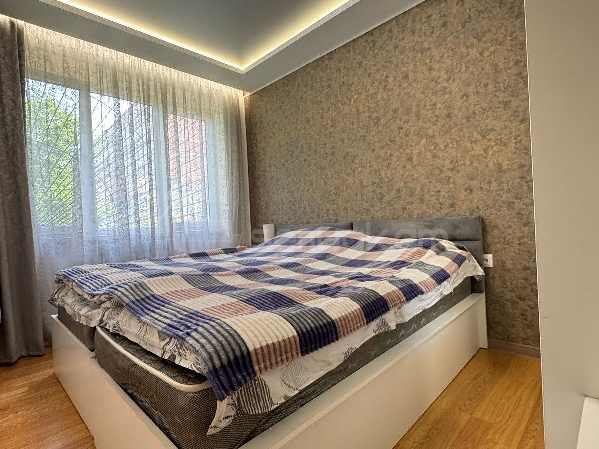 3 Սենյականոց Բնակարան Քարե Շենքում, 95քմ, 1/6 հարկ, Կապիտալ Վերանորոգված
