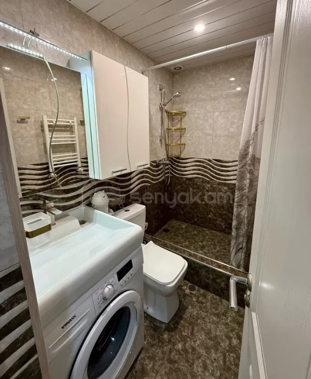 2 Սենյականոց Բնակարան Քարե Շենքում, 32քմ, 5/5 հարկ, Դիզայներական Վերանորոգված