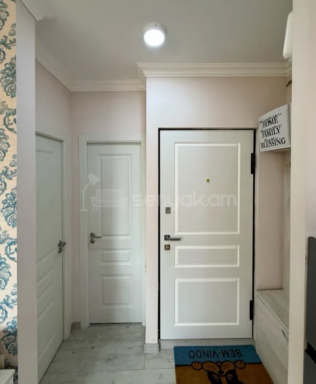 2 Սենյականոց Բնակարան Քարե Շենքում, 32քմ, 5/5 հարկ, Դիզայներական Վերանորոգված