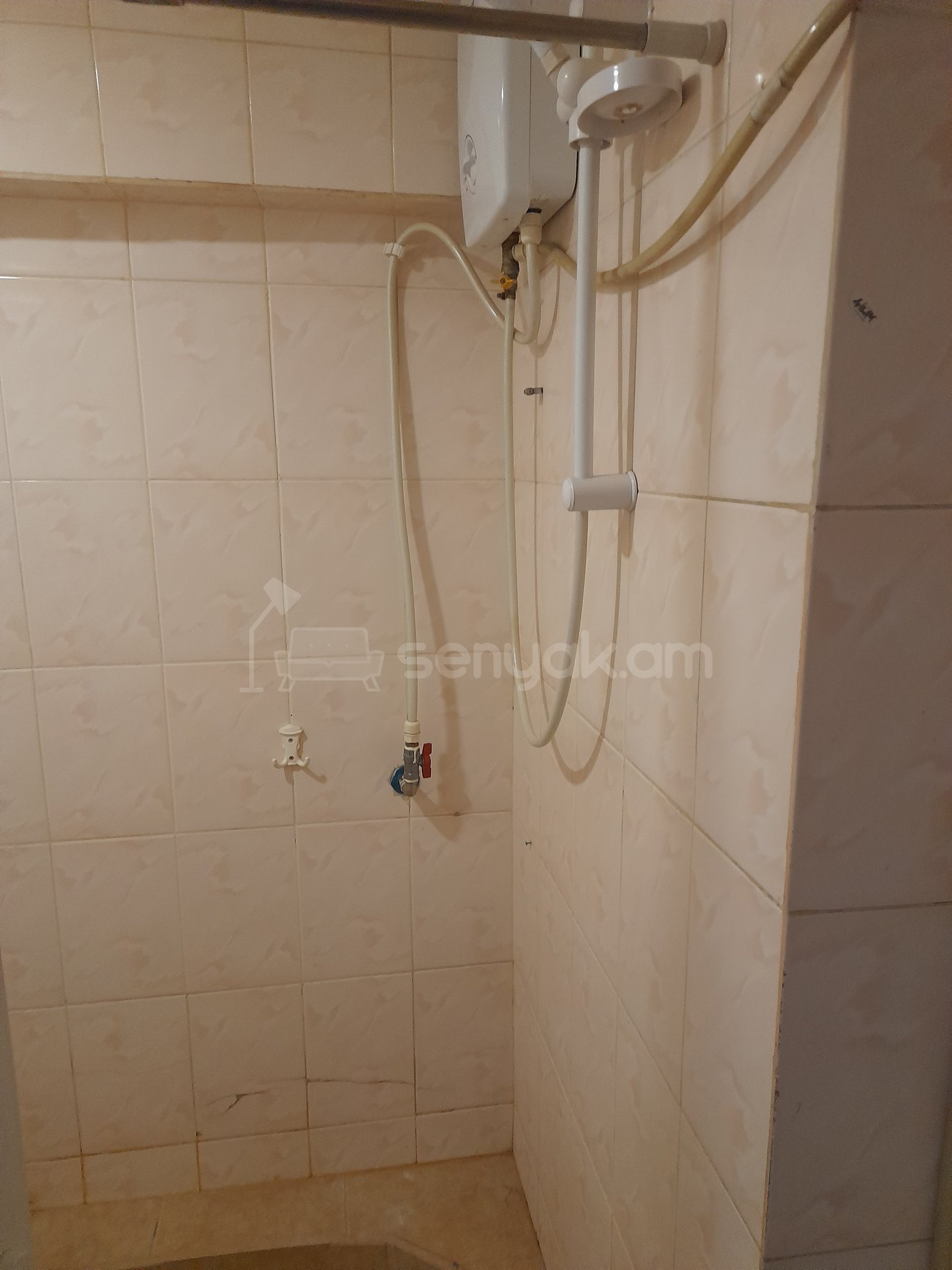 1 Սենյականոց Բնակարան Քարե Շենքում, 22քմ, 3/5 հարկ, Կոսմետիկ Վերանորոգված