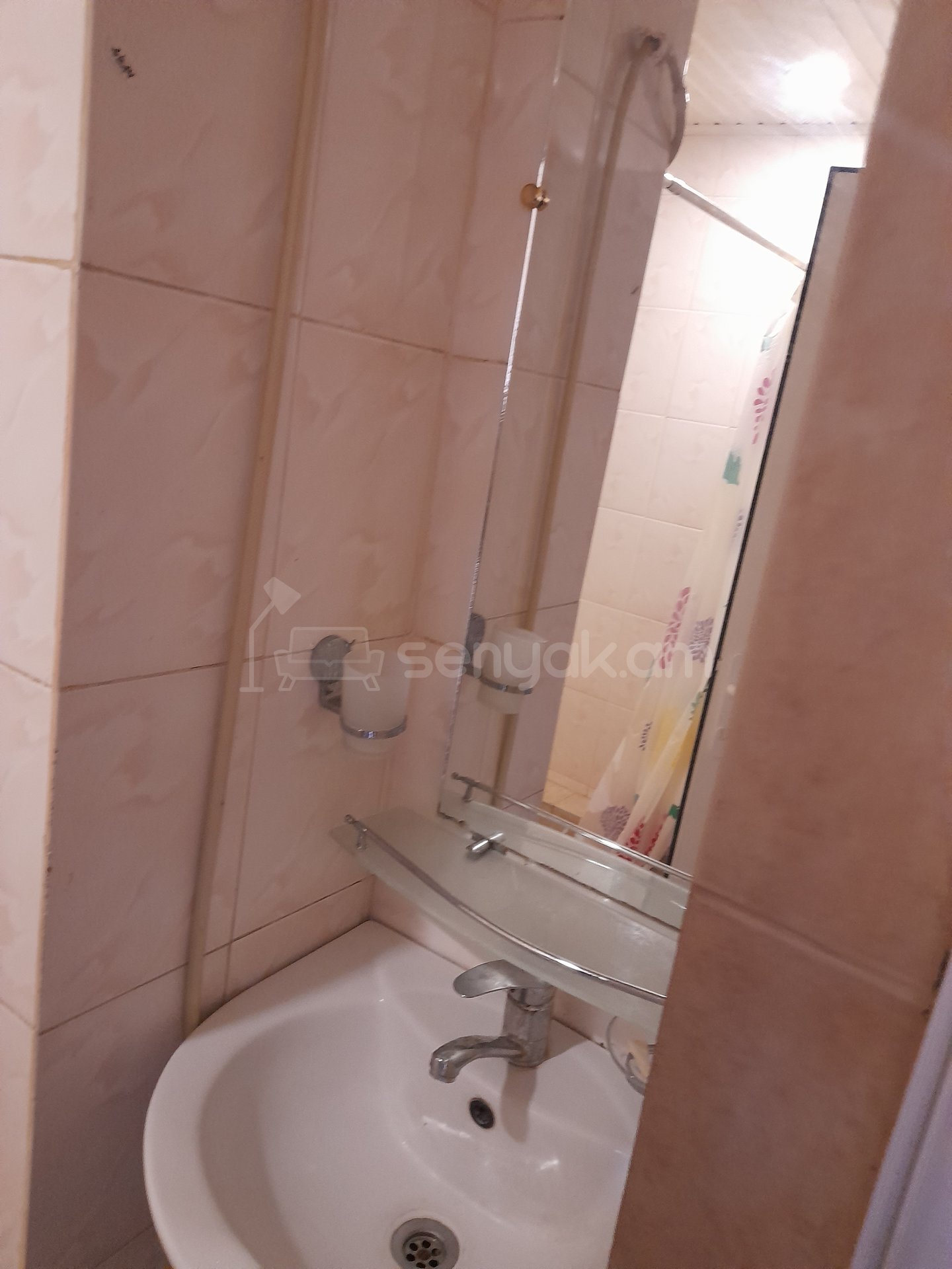 1 Սենյականոց Բնակարան Քարե Շենքում, 22քմ, 3/5 հարկ, Կոսմետիկ Վերանորոգված