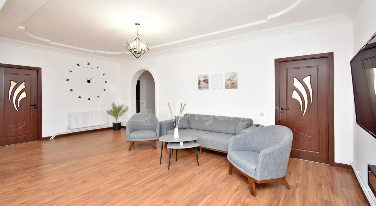 8 Սենյականոց Շքեղ Առանձնատուն, 250քմ, Լողավազանով
