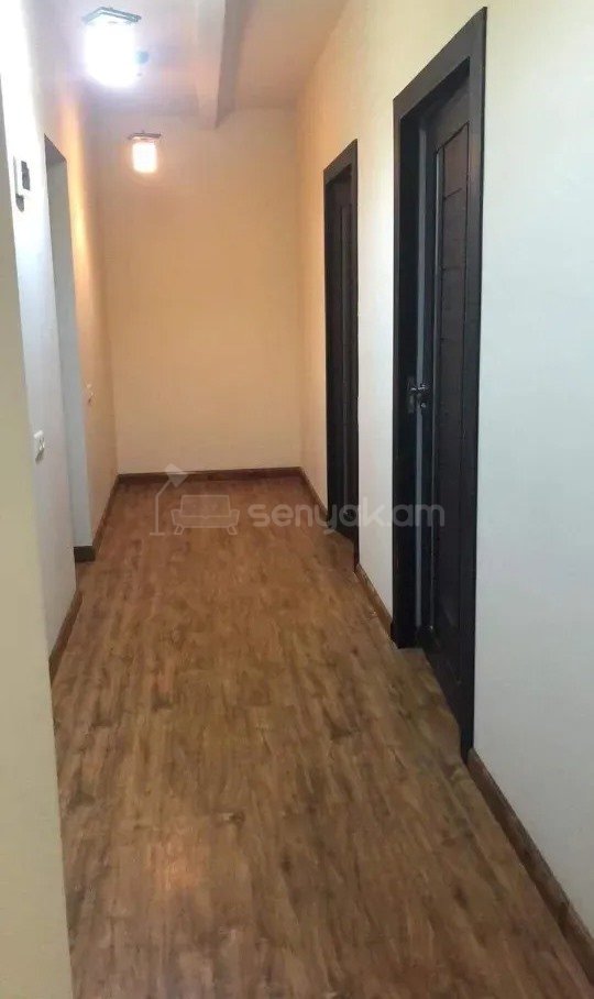 4 Սենյականոց Բնակարան Քարե Շենքում, 131քմ, 4/5 հարկ, Կապիտալ Վերանորոգված