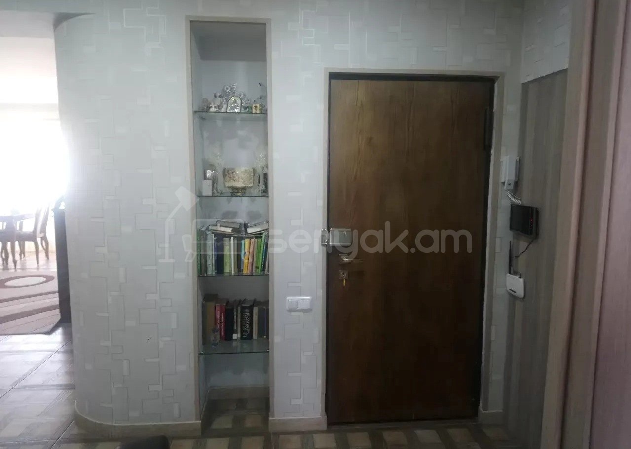3 Սենյականոց Բնակարան, 89քմ, 2/10 հարկ, Կապիտալ Վերանորոգված