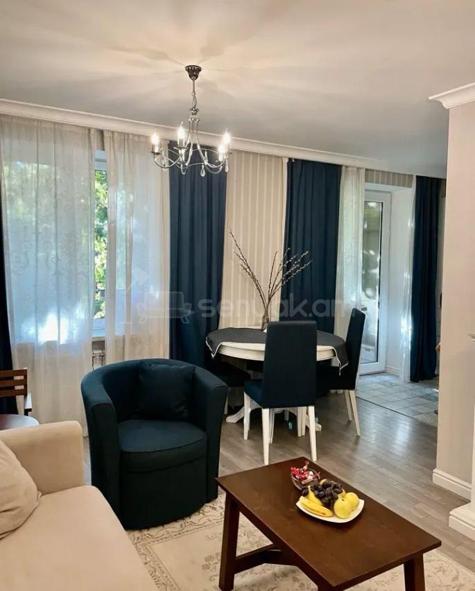2 Սենյականոց Բնակարան Քարե Շենքում, 70քմ, 4/5 հարկ, Կապիտալ Վերանորոգված, Կահավորված