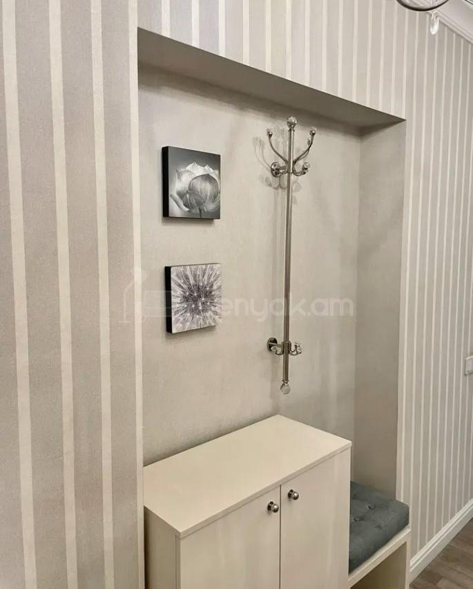 2 Սենյականոց Բնակարան Քարե Շենքում, 70քմ, 4/5 հարկ, Կապիտալ Վերանորոգված, Կահավորված