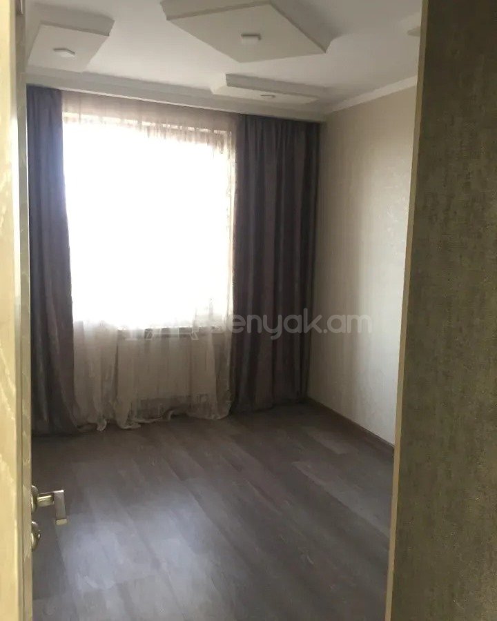 3 Սենյականոց Բնակարան Քարե Շենքում, 73քմ, 5/5 հարկ, Կապիտալ Վերանորոգված