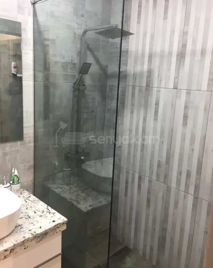 3 Սենյականոց Բնակարան Քարե Շենքում, 73քմ, 5/5 հարկ, Կապիտալ Վերանորոգված