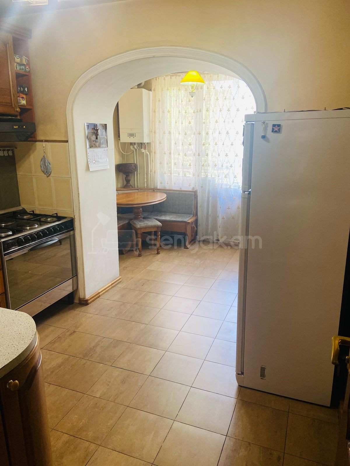 3 Սենյականոց Բնակարան Քարե Շենքում, 100քմ, 2/5 հարկ, Կապիտալ Վերանորոգված, Կահավորված, Արևկող