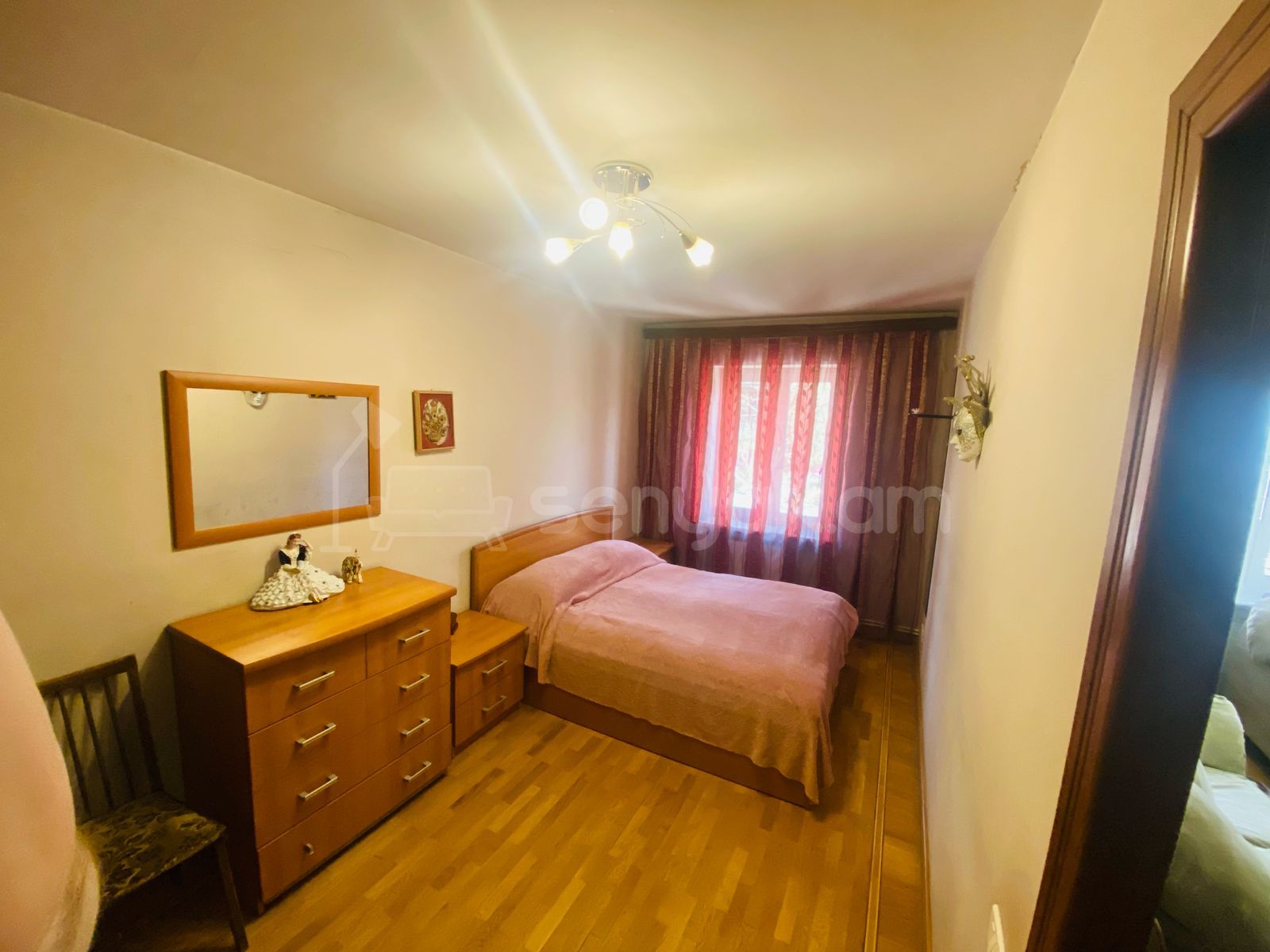 3 Սենյականոց Բնակարան Քարե Շենքում, 100քմ, 2/5 հարկ, Կապիտալ Վերանորոգված, Կահավորված, Արևկող