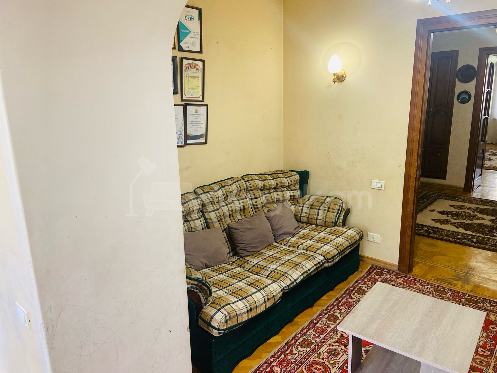 3 Սենյականոց Բնակարան Քարե Շենքում, 100քմ, 2/5 հարկ, Կապիտալ Վերանորոգված, Կահավորված, Արևկող