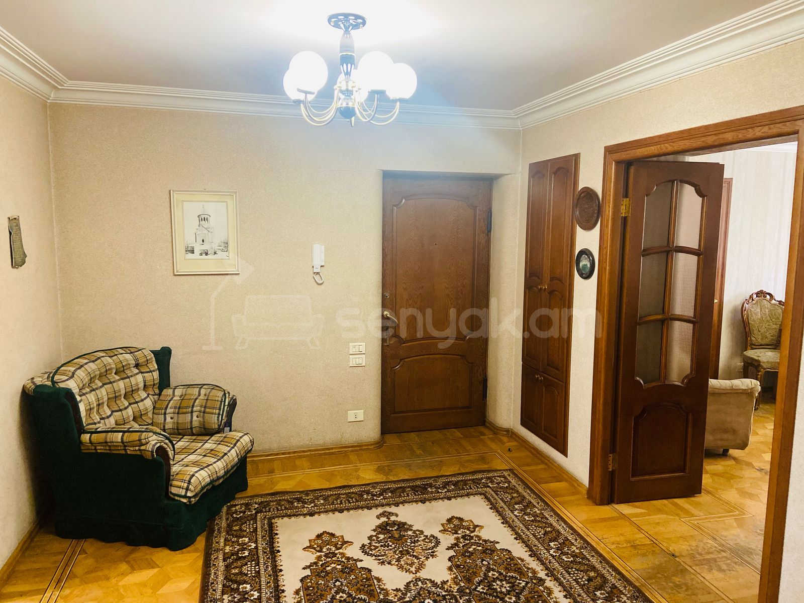 3 Սենյականոց Բնակարան Քարե Շենքում, 100քմ, 2/5 հարկ, Կապիտալ Վերանորոգված, Կահավորված, Արևկող