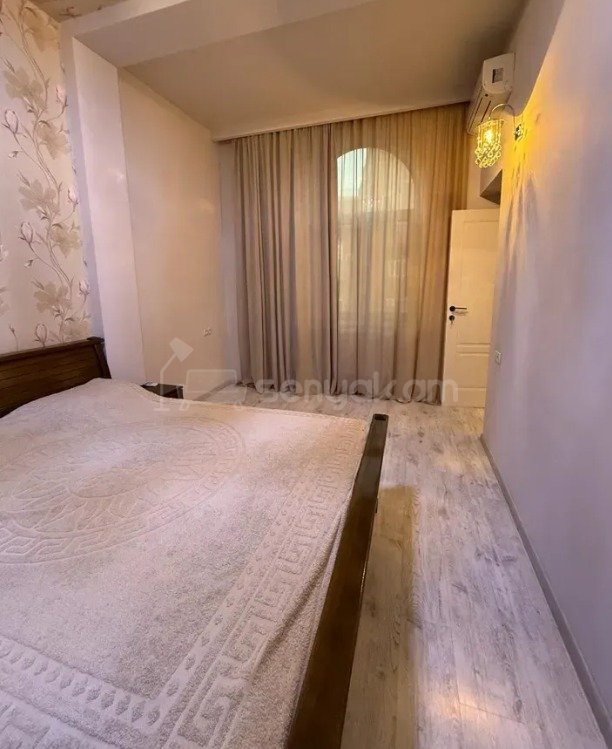 4 Սենյականոց Բնակարան Քարե Շենքում, 83քմ, 4/4 հարկ, Կապիտալ Վերանորոգված, Կահավորված