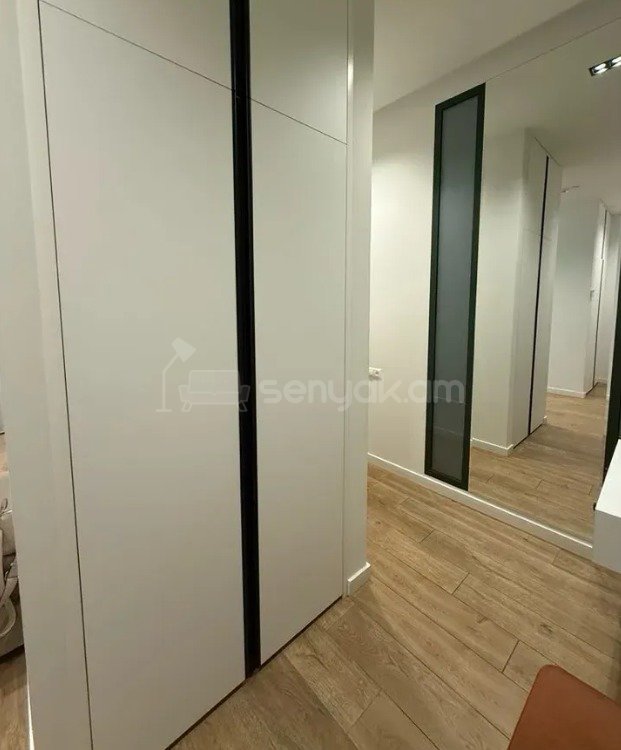 4 Սենյականոց Բնակարան Քարե Շենքում, 83քմ, 4/4 հարկ, Կապիտալ Վերանորոգված, Կահավորված