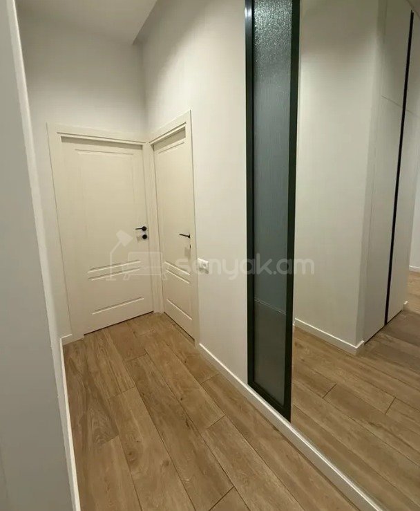 4 Սենյականոց Բնակարան Քարե Շենքում, 83քմ, 4/4 հարկ, Կապիտալ Վերանորոգված, Կահավորված
