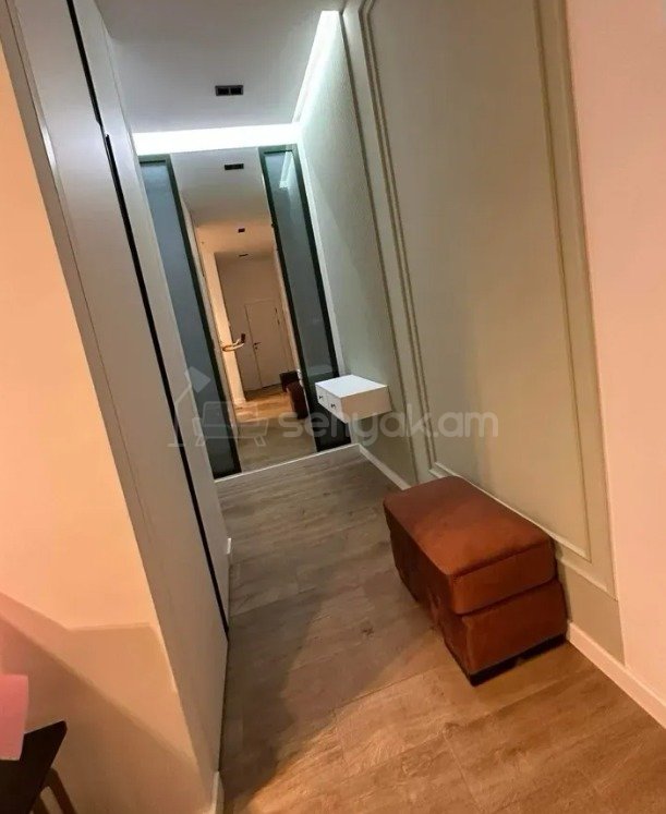 4 Սենյականոց Բնակարան Քարե Շենքում, 83քմ, 4/4 հարկ, Կապիտալ Վերանորոգված, Կահավորված