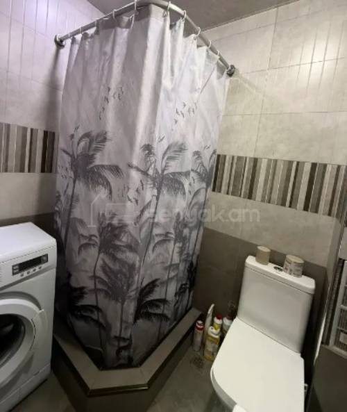 3 Սենյականոց Բնակարան Քարե Շենքում, 67քմ, 5/5 հարկ, Կապիտալ Վերանորոգված, Կահավորված