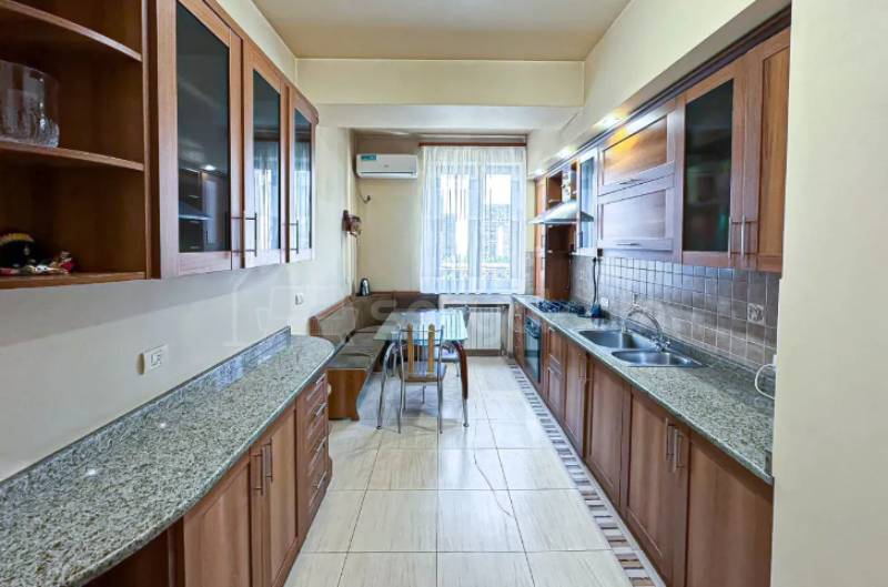 4 Սենյականոց Բնակարան Նորակառույցում, 104քմ, 7/12 հարկ, Կապիտալ Վերանորոգված