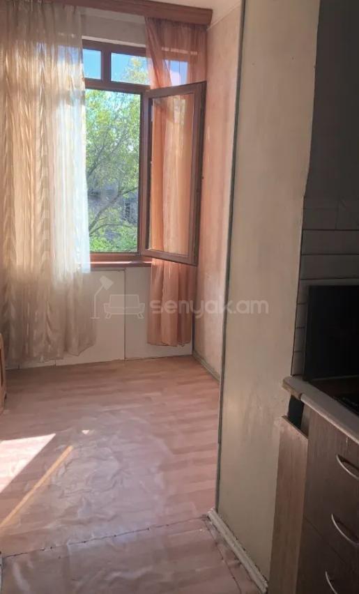 1 Սենյականոց Բնակարան Քարե Շենքում, 50քմ, 4/5 հարկ, Կապիտալ Վերանորոգված, Կահավորված