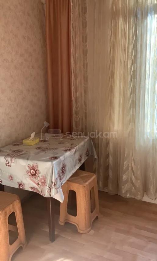 1 Սենյականոց Բնակարան Քարե Շենքում, 50քմ, 4/5 հարկ, Կապիտալ Վերանորոգված, Կահավորված