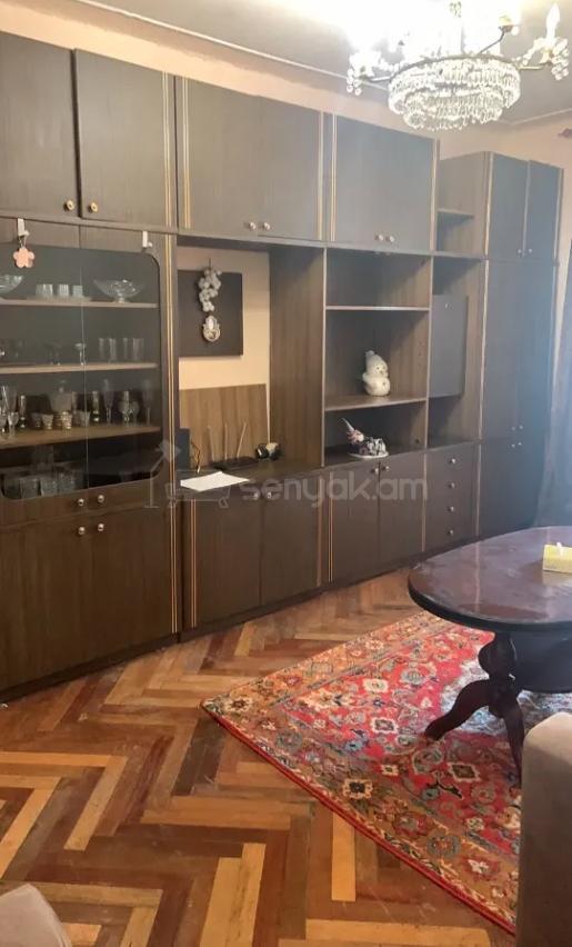 1 Սենյականոց Բնակարան Քարե Շենքում, 50քմ, 4/5 հարկ, Կապիտալ Վերանորոգված, Կահավորված