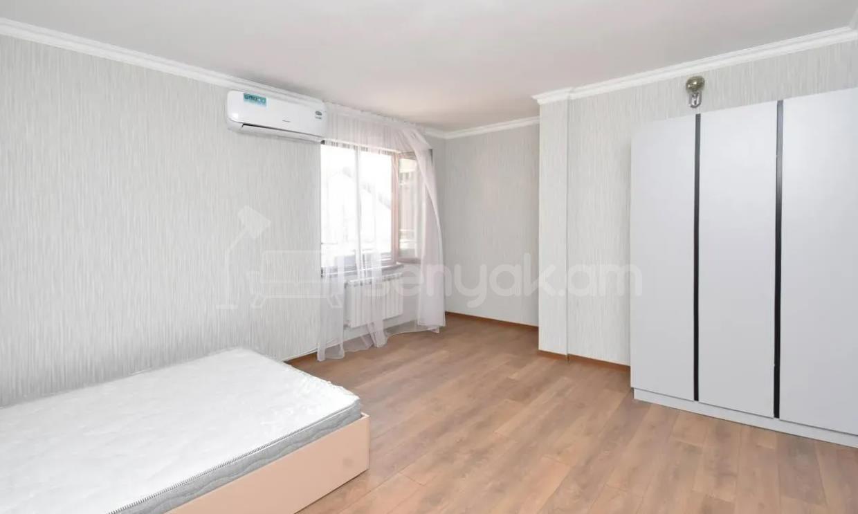 5 Սենյականոց Բնակարան Քարե Շենքում, 120քմ, 2/2 հարկ, Կապիտալ Վերանորոգված, Կահավորված