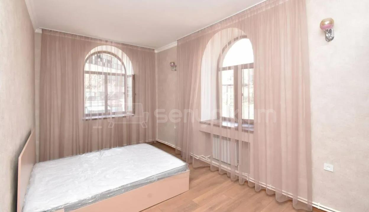 5 Սենյականոց Բնակարան Քարե Շենքում, 120քմ, 2/2 հարկ, Կապիտալ Վերանորոգված, Կահավորված