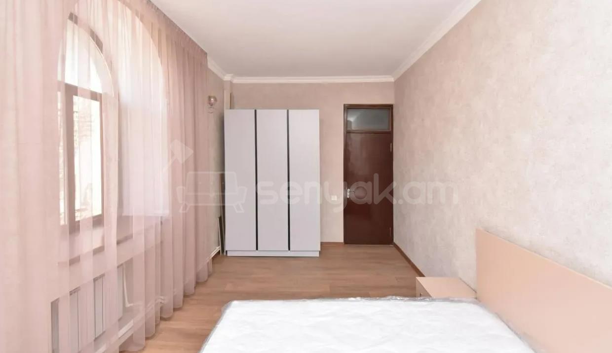 5 Սենյականոց Բնակարան Քարե Շենքում, 120քմ, 2/2 հարկ, Կապիտալ Վերանորոգված, Կահավորված