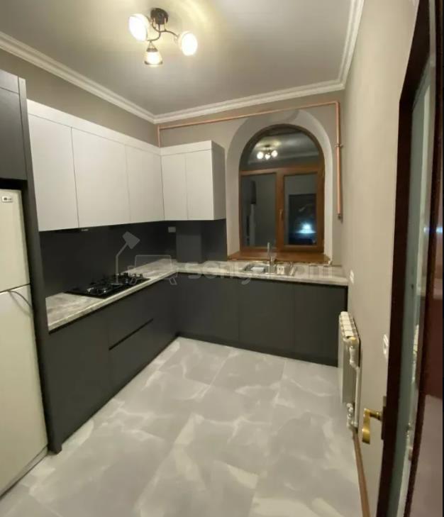 5 Սենյականոց Բնակարան Քարե Շենքում, 120քմ, 2/2 հարկ, Կապիտալ Վերանորոգված, Կահավորված